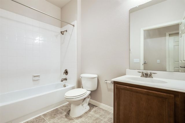 237 Heritage Hill Drive, Lewisville, TX 75067