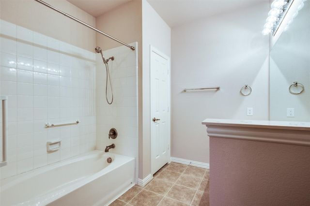 237 Heritage Hill Drive, Lewisville, TX 75067