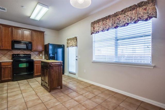 237 Heritage Hill Drive, Lewisville, TX 75067