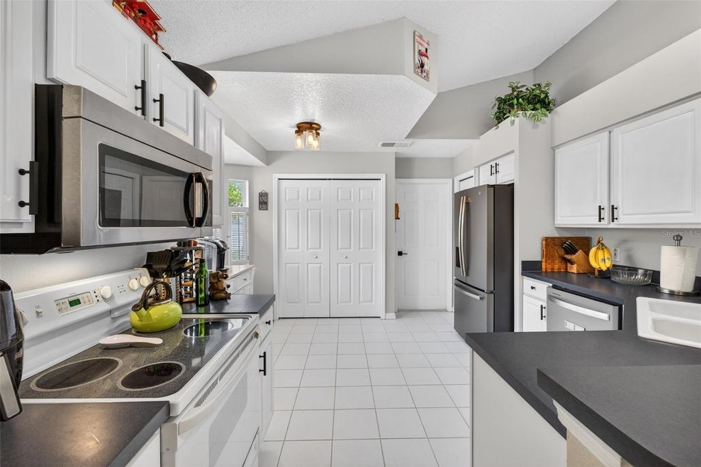 Image 11 of property listing at 257 OAK CHASE PLACE, Davenport, FL 33896