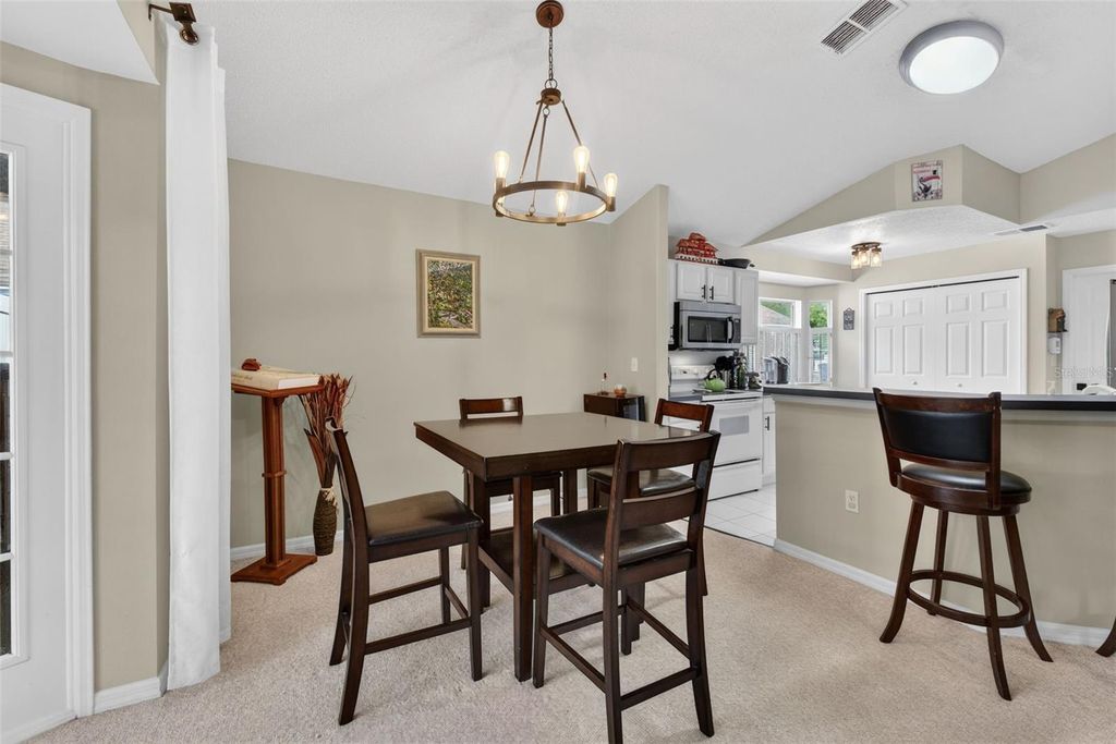 Image 14 of property listing at 257 OAK CHASE PLACE, Davenport, FL 33896