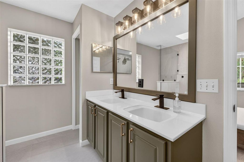 Image 20 of property listing at 257 OAK CHASE PLACE, Davenport, FL 33896