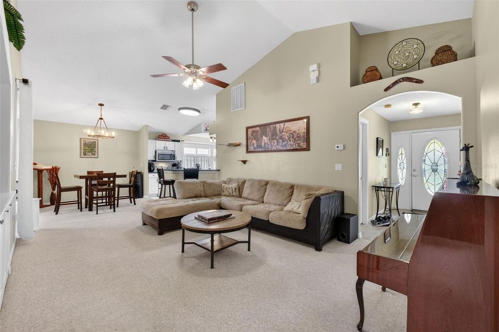 Image 6 of property listing at 257 OAK CHASE PLACE, Davenport, FL 33896