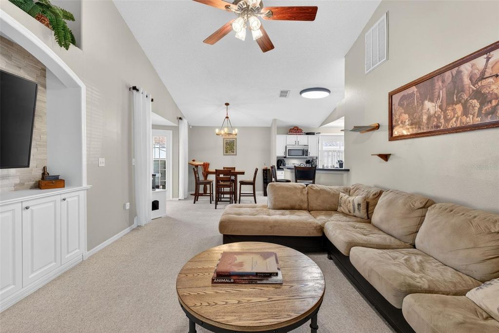 Image 8 of property listing at 257 OAK CHASE PLACE, Davenport, FL 33896