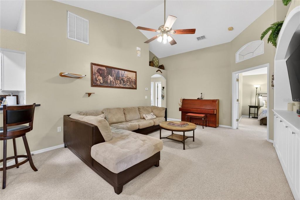 Image 9 of property listing at 257 OAK CHASE PLACE, Davenport, FL 33896
