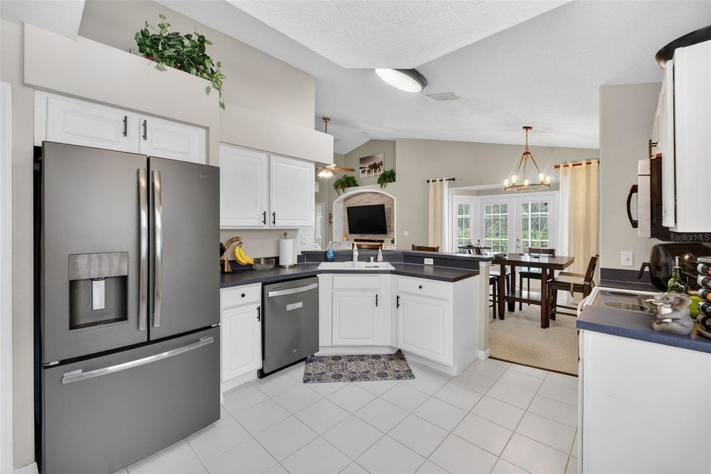 Image 10 of property listing at 257 OAK CHASE PLACE, Davenport, FL 33896
