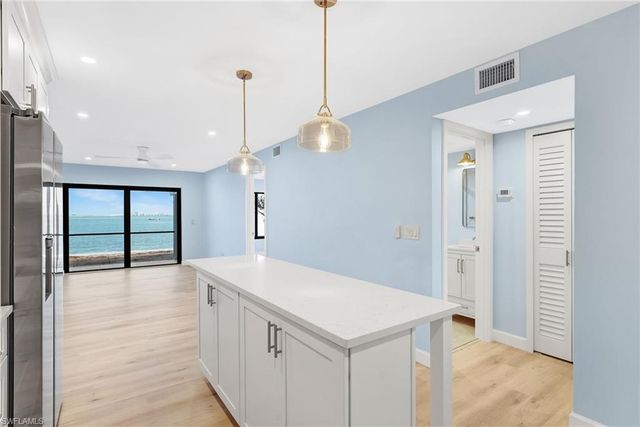 760 Sextant DR 1051, Sanibel, FL 33957