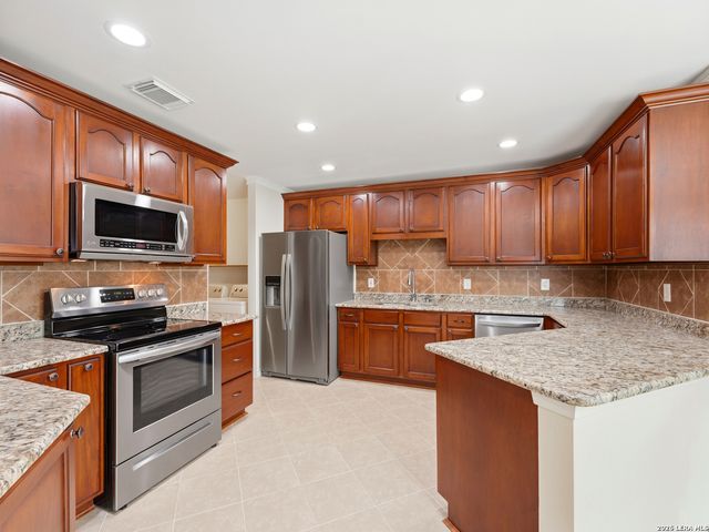 9911 MISTY PLAIN DR, San Antonio, TX 78245