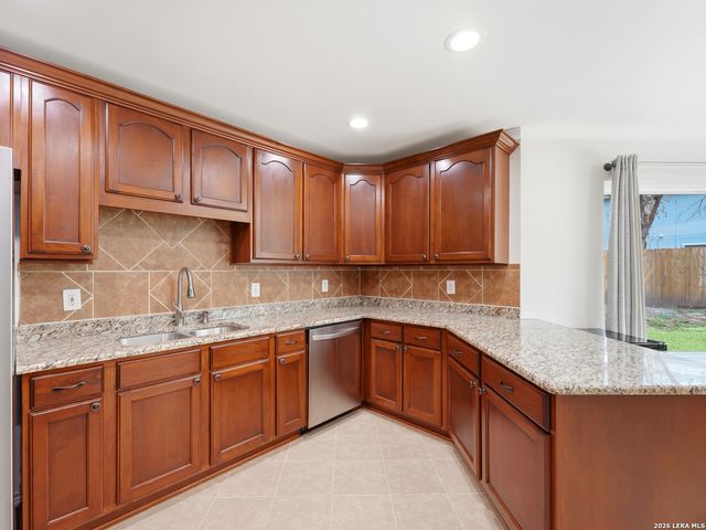 9911 MISTY PLAIN DR, San Antonio, TX 78245