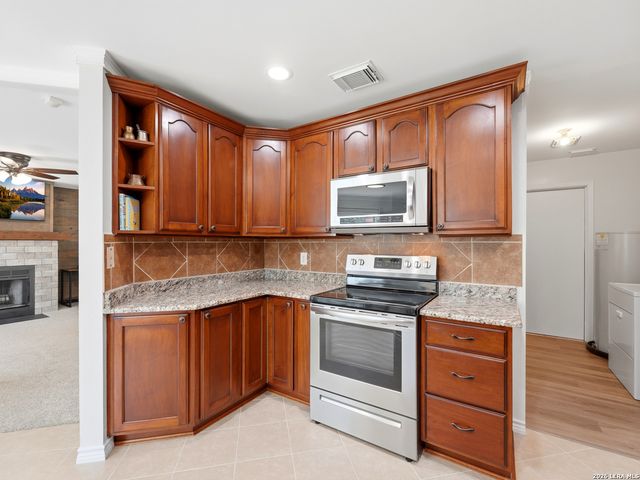9911 MISTY PLAIN DR, San Antonio, TX 78245