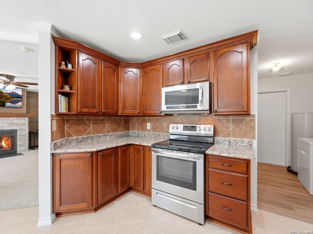 9911 MISTY PLAIN DR, San Antonio, TX 78245