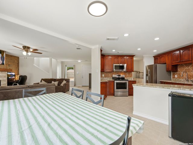 9911 MISTY PLAIN DR, San Antonio, TX 78245