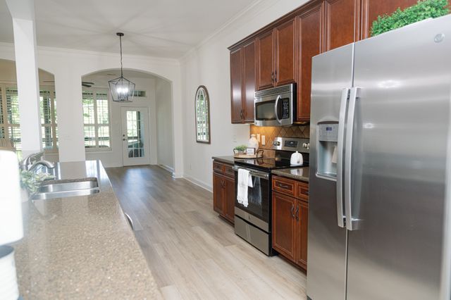 1013 Larkwood Dr, Hermitage, TN 37076