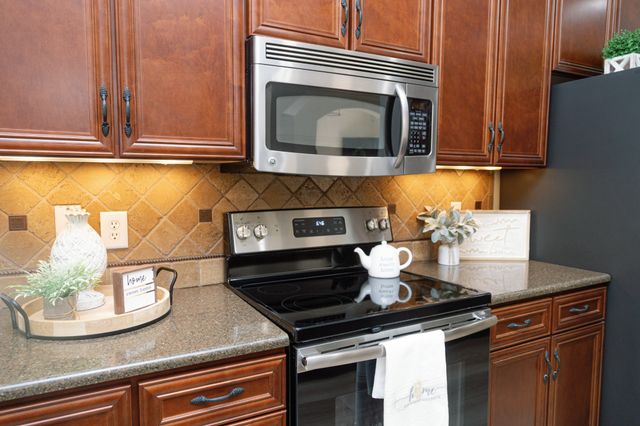 1013 Larkwood Dr, Hermitage, TN 37076