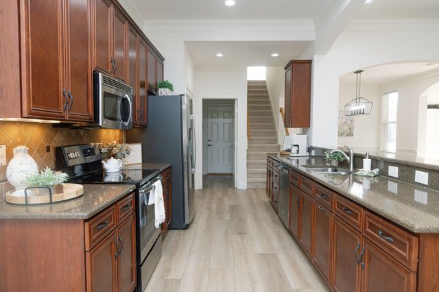 1013 Larkwood Dr, Hermitage, TN 37076