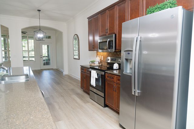 1013 Larkwood Dr, Hermitage, TN 37076