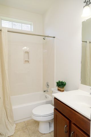 1013 Larkwood Dr, Hermitage, TN 37076