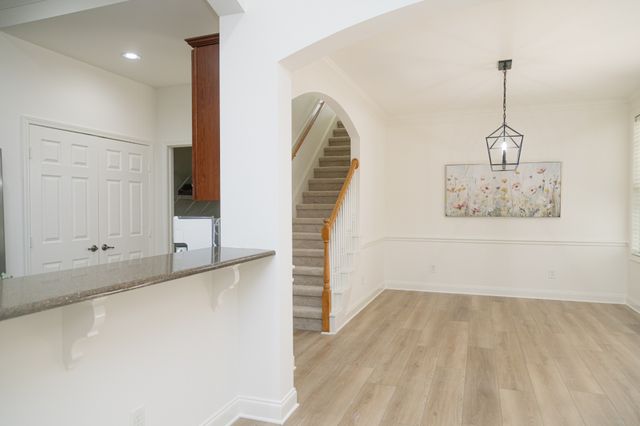 1013 Larkwood Dr, Hermitage, TN 37076