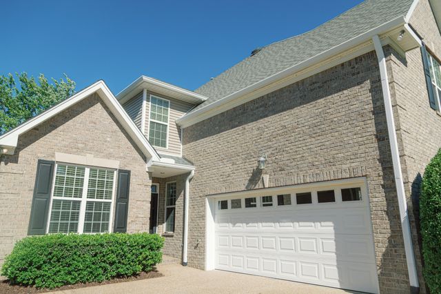 1013 Larkwood Dr, Hermitage, TN 37076