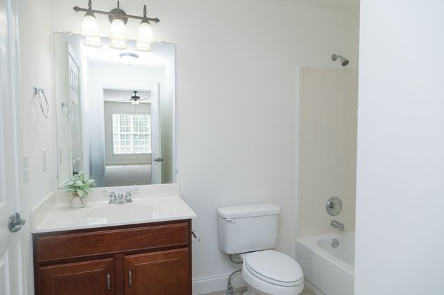 1013 Larkwood Dr, Hermitage, TN 37076
