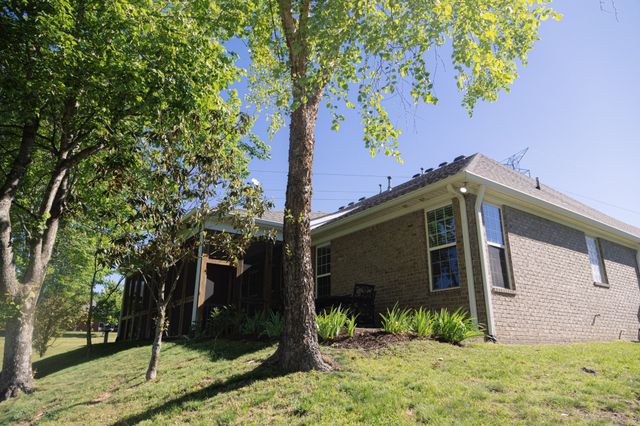 1013 Larkwood Dr, Hermitage, TN 37076