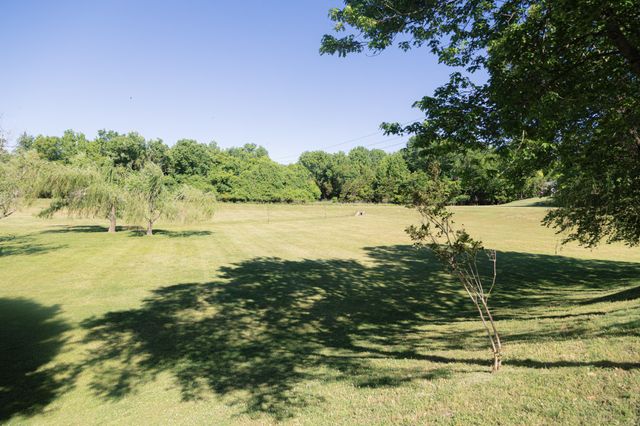 1013 Larkwood Dr, Hermitage, TN 37076