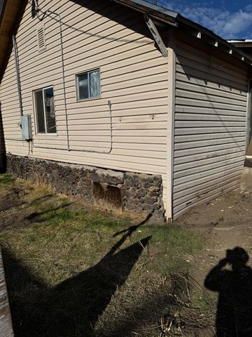 1745 Monrovia St, Susanville, CA 96130