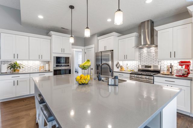 4421 Rosencrans Rd, West Richland, WA 99353