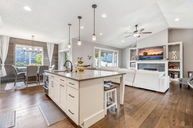 4421 Rosencrans Rd, West Richland, WA 99353