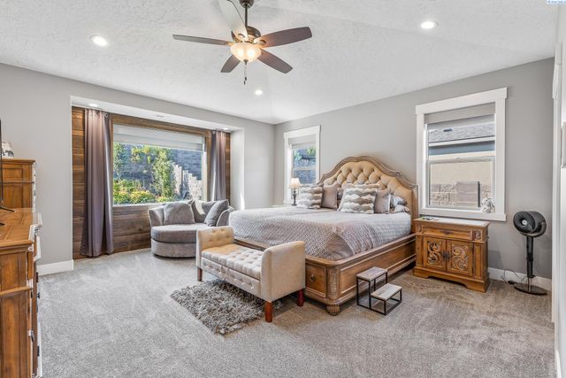 4421 Rosencrans Rd, West Richland, WA 99353