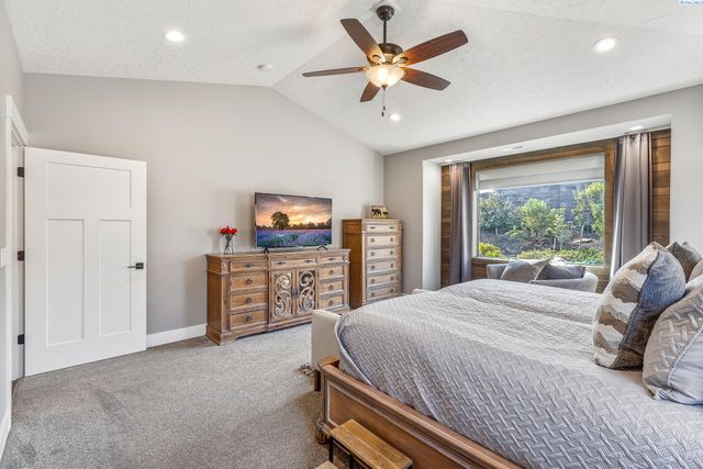 4421 Rosencrans Rd, West Richland, WA 99353