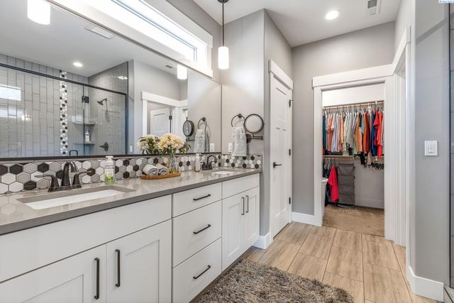 4421 Rosencrans Rd, West Richland, WA 99353