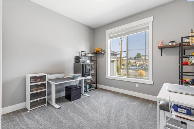 4421 Rosencrans Rd, West Richland, WA 99353