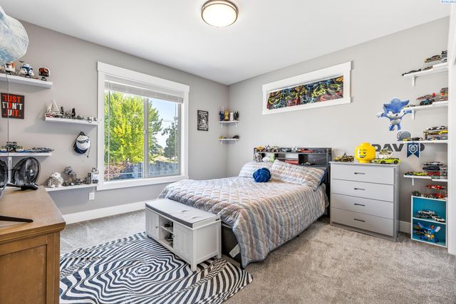 4421 Rosencrans Rd, West Richland, WA 99353