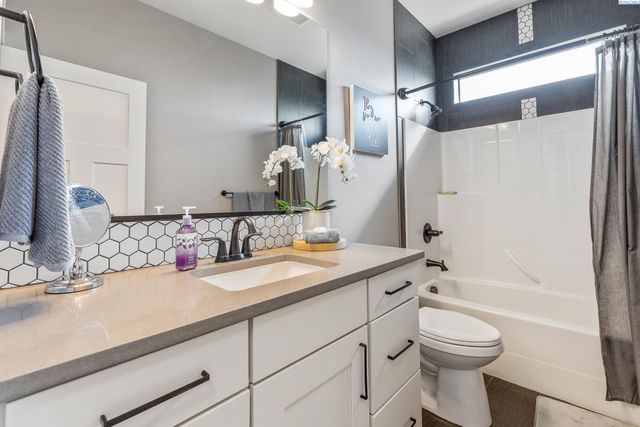 4421 Rosencrans Rd, West Richland, WA 99353