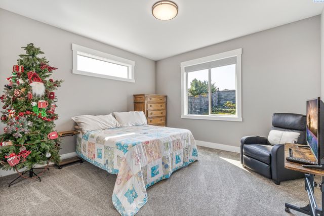 4421 Rosencrans Rd, West Richland, WA 99353