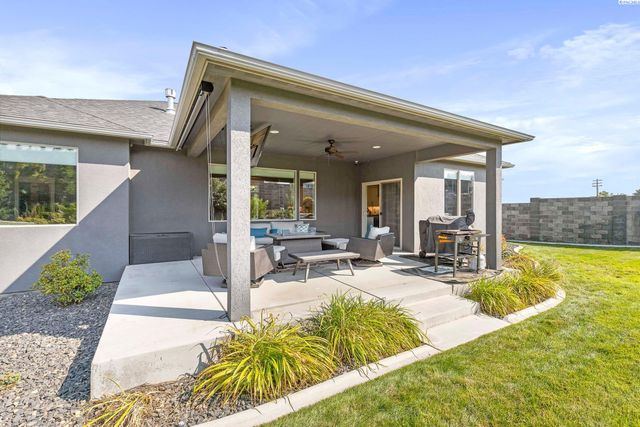 4421 Rosencrans Rd, West Richland, WA 99353