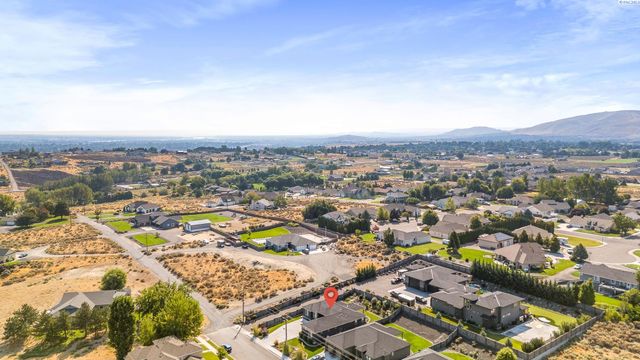 4421 Rosencrans Rd, West Richland, WA 99353