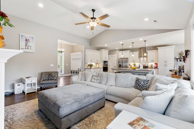 4421 Rosencrans Rd, West Richland, WA 99353