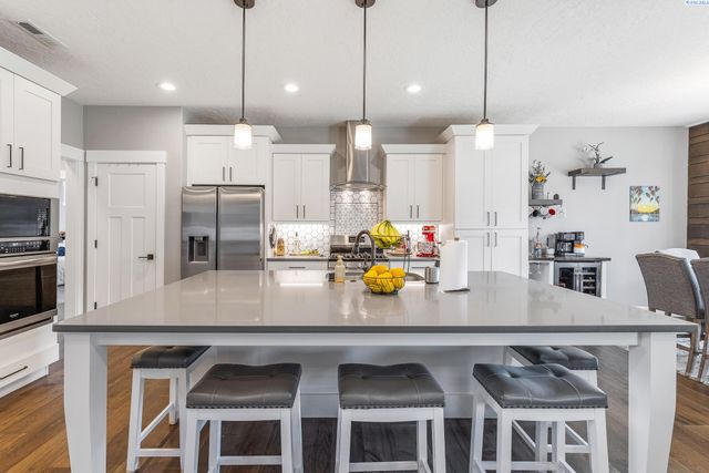 4421 Rosencrans Rd, West Richland, WA 99353