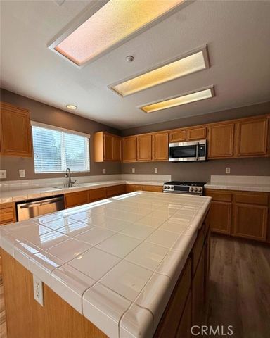 5741 Reagan, Fontana, CA 92336