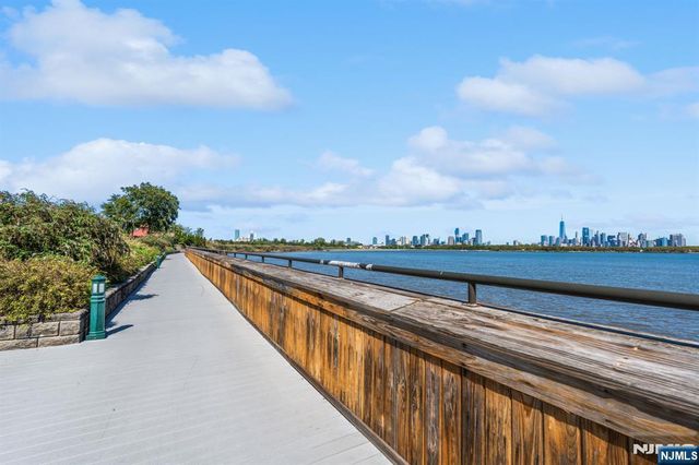40 Constitution Way 5107, Jersey City, NJ 07305