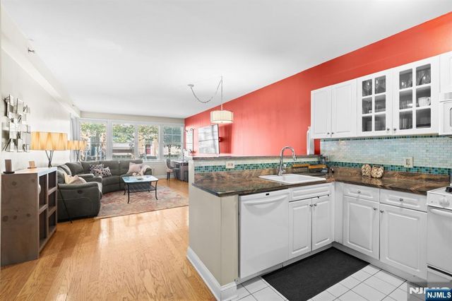 40 Constitution Way 5107, Jersey City, NJ 07305