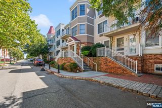 40 Constitution Way 5107, Jersey City, NJ 07305