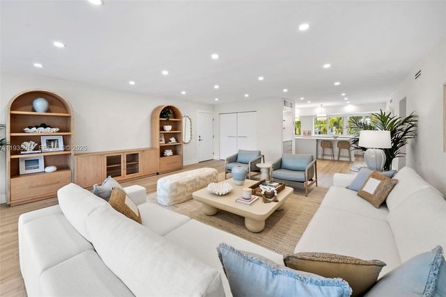 10001 E Bay Harbor Dr 2N, Bay Harbor Islands, FL 33154