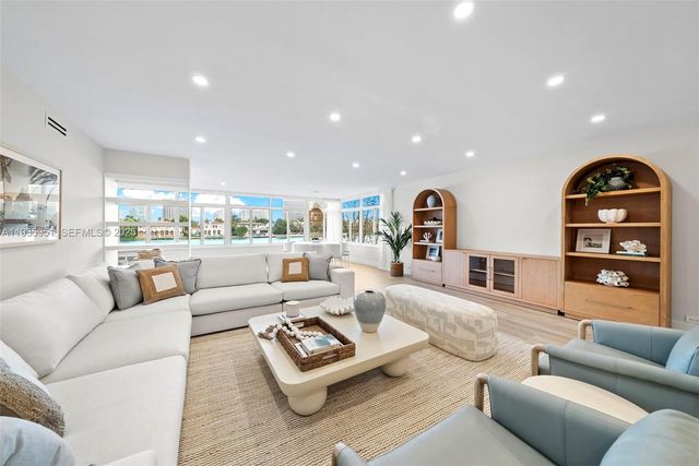 10001 E Bay Harbor Dr 2N, Bay Harbor Islands, FL 33154