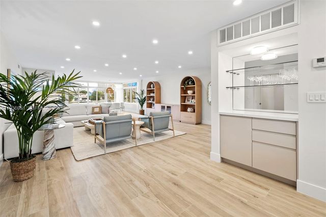 10001 E Bay Harbor Dr 2N, Bay Harbor Islands, FL 33154