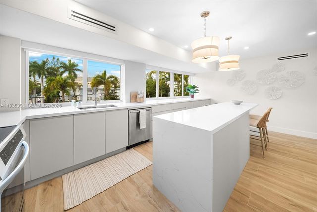 10001 E Bay Harbor Dr 2N, Bay Harbor Islands, FL 33154