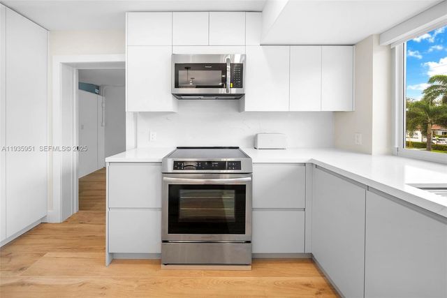 10001 E Bay Harbor Dr 2N, Bay Harbor Islands, FL 33154