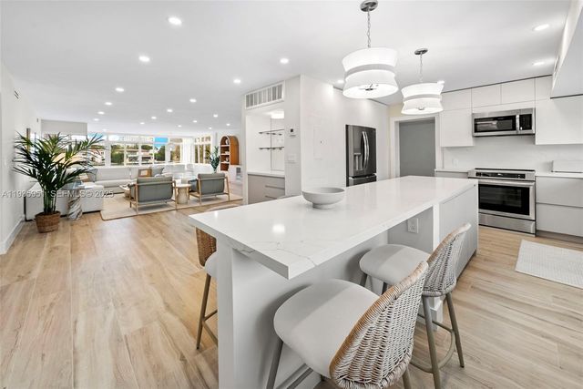 10001 E Bay Harbor Dr 2N, Bay Harbor Islands, FL 33154